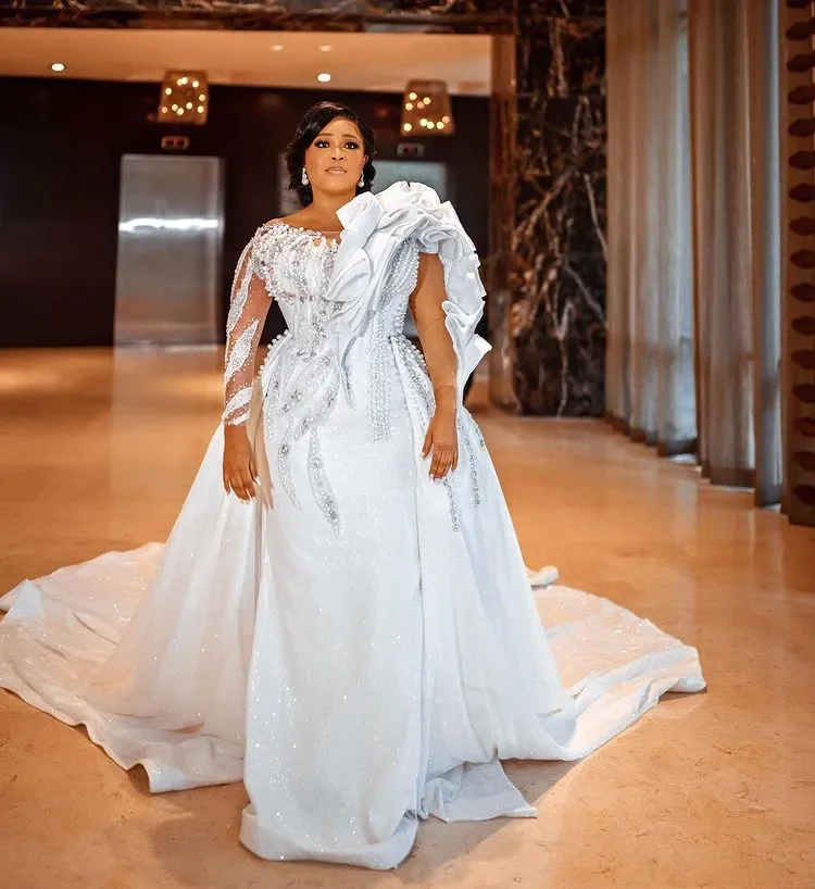 Customized Sparkly Heavy Pearls Crystals Wedding Dress For Bride Robe De Mariée African Long Sleeves Plus Size Bridal Gowns
Customized Sparkly Heavy Pearls Crystals Wedding Dress For Bride Robe De Mariée African Long Sleeves Plus Size Bridal Gowns