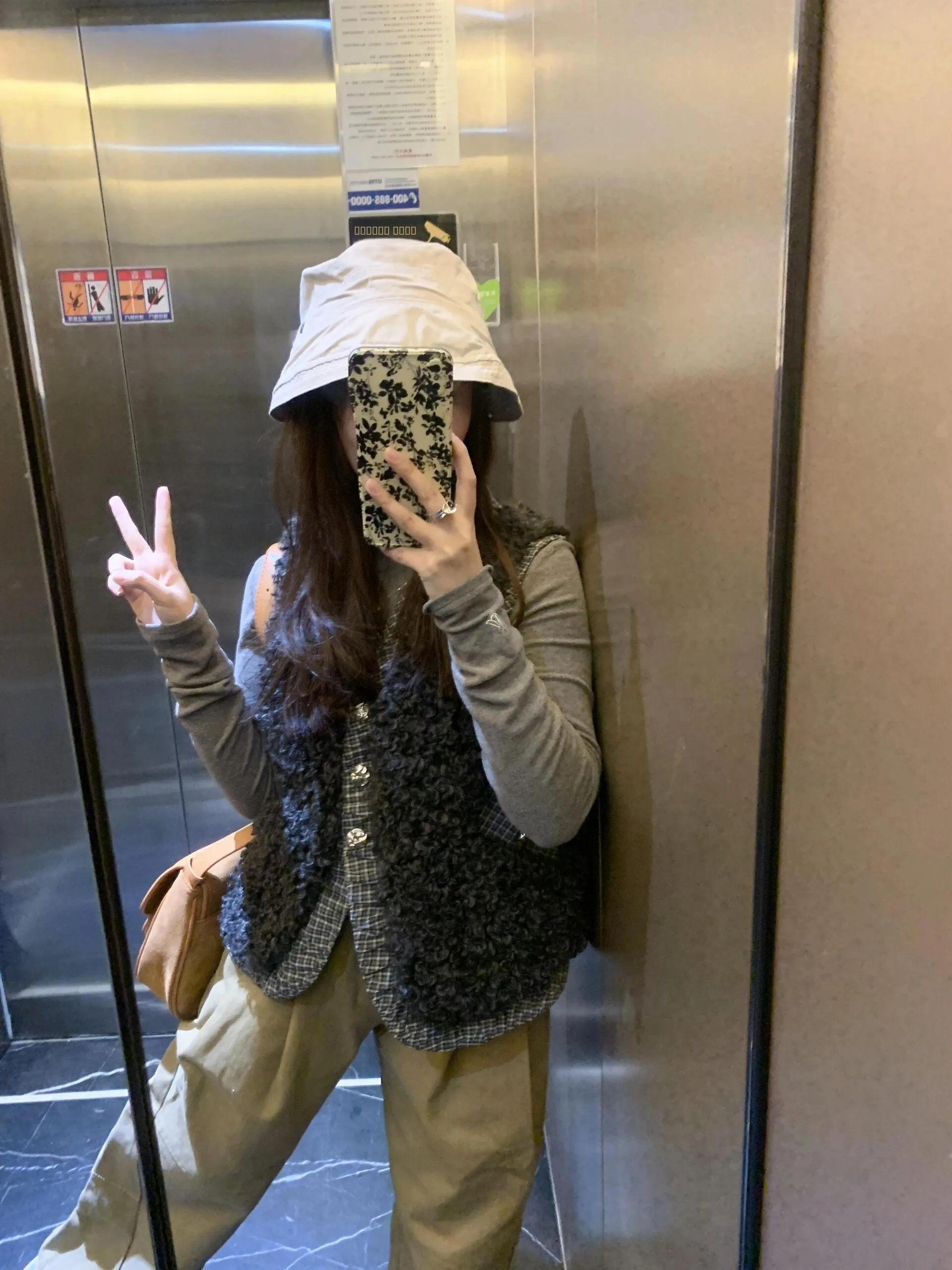 Women's V-Ne Plaid Faux Fur Vest Outerwear Svel Circle Design High-End Autumn Winter Faion Commute Sle Single Button
Women's V-Ne Plaid Faux Fur Vest Outerwear Svel Circle Design High-End Autumn Winter Faion Commute Sle Single Button