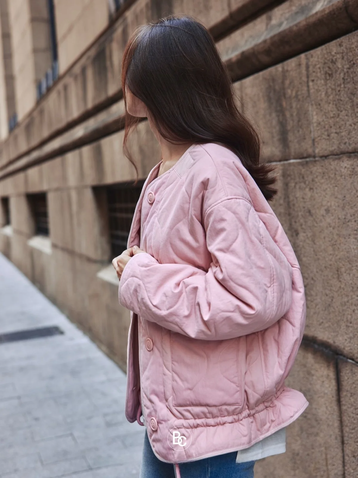 Хлопковая куртка Betchow с ромбовидным узором, свободного кроя, светло-розовая, универсальная, из тонкого хлопка, для повседневной носки, с круглым вырезом, на одной пуговице
Хлопковая куртка Betchow с ромбовидным узором, свободного кроя, светло-розовая, универсальная, из тонкого хлопка, для повседневной носки, с круглым вырезом, на одной пуговице