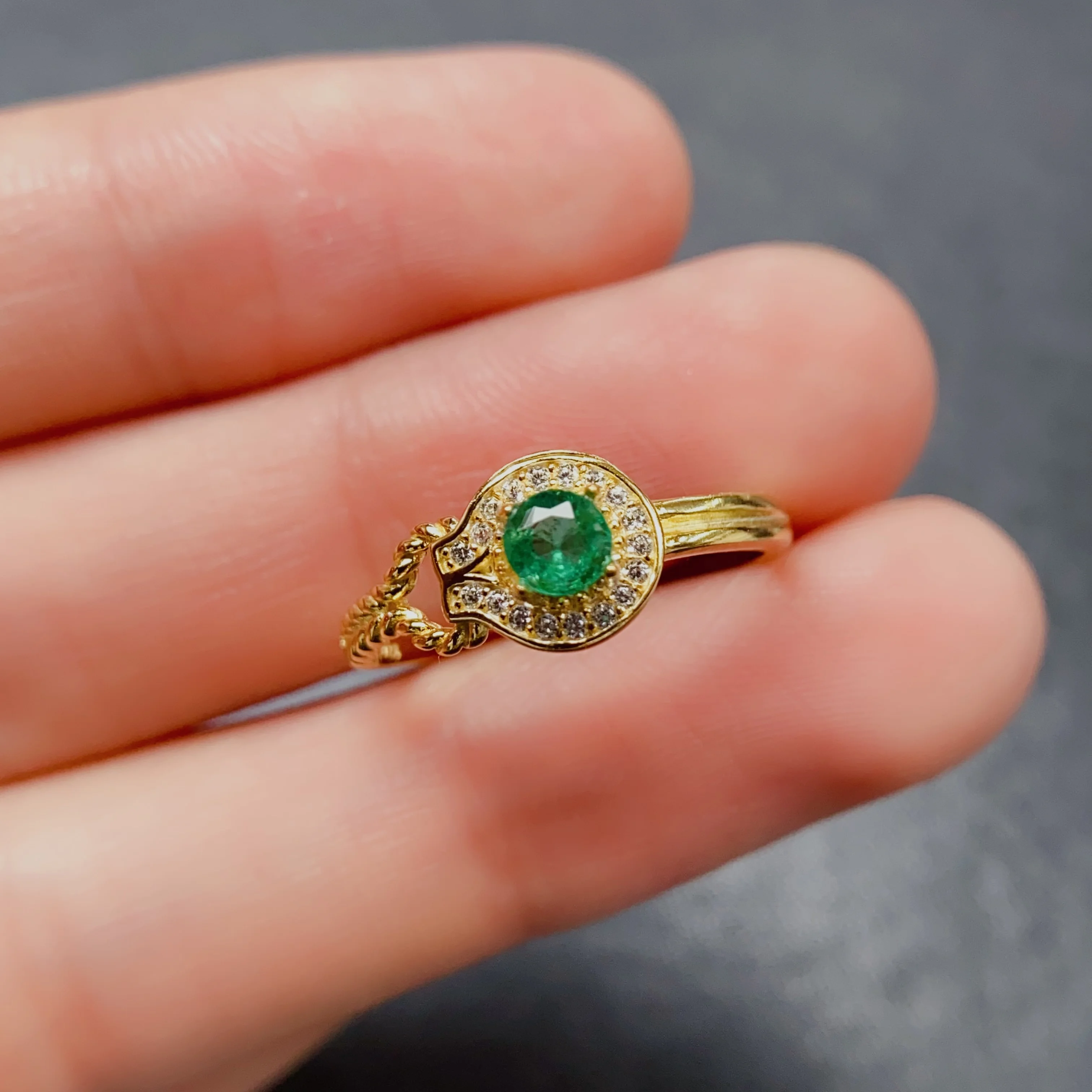 5mm Natural Emerald Ring S925 Sterling Silver Certificate Design Fine Fashion Charm Weddings Jewelry for Women FS
5mm Natural Emerald Ring S925 Sterling Silver Certificate Design Fine Fashion Charm Weddings Jewelry for Women FS