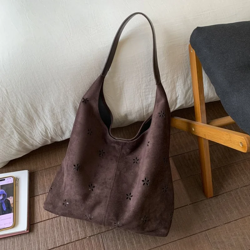 Casual And Simple Women Shoulder Bag In Soft Faux Leather With Front Pocket For Easy Access To Essentials
Casual And Simple Women Shoulder Bag In Soft Faux Leather With Front Pocket For Easy Access To Essentials