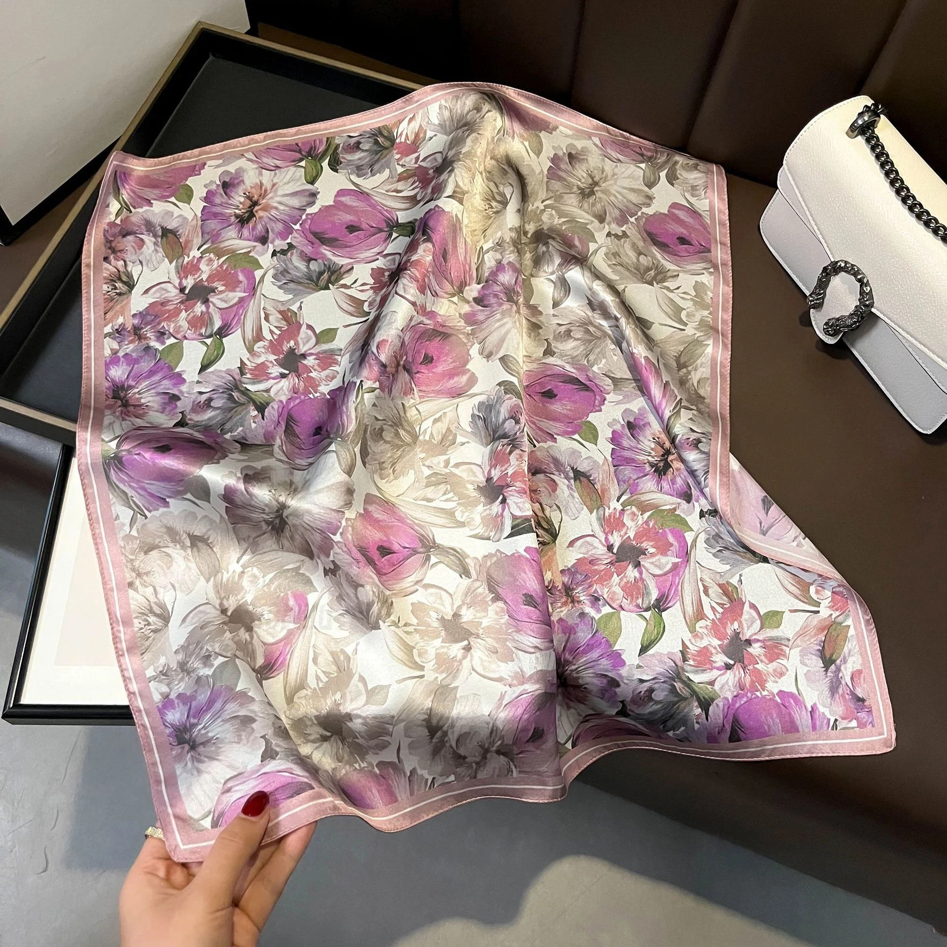 100% Natural Real Silk Scarf Women Summer Beach Small 53*53cm Neck Scarves Purple Oil Painting Shawl Bandana Hijab
100% Natural Real Silk Scarf Women Summer Beach Small 53*53cm Neck Scarves Purple Oil Painting Shawl Bandana Hijab