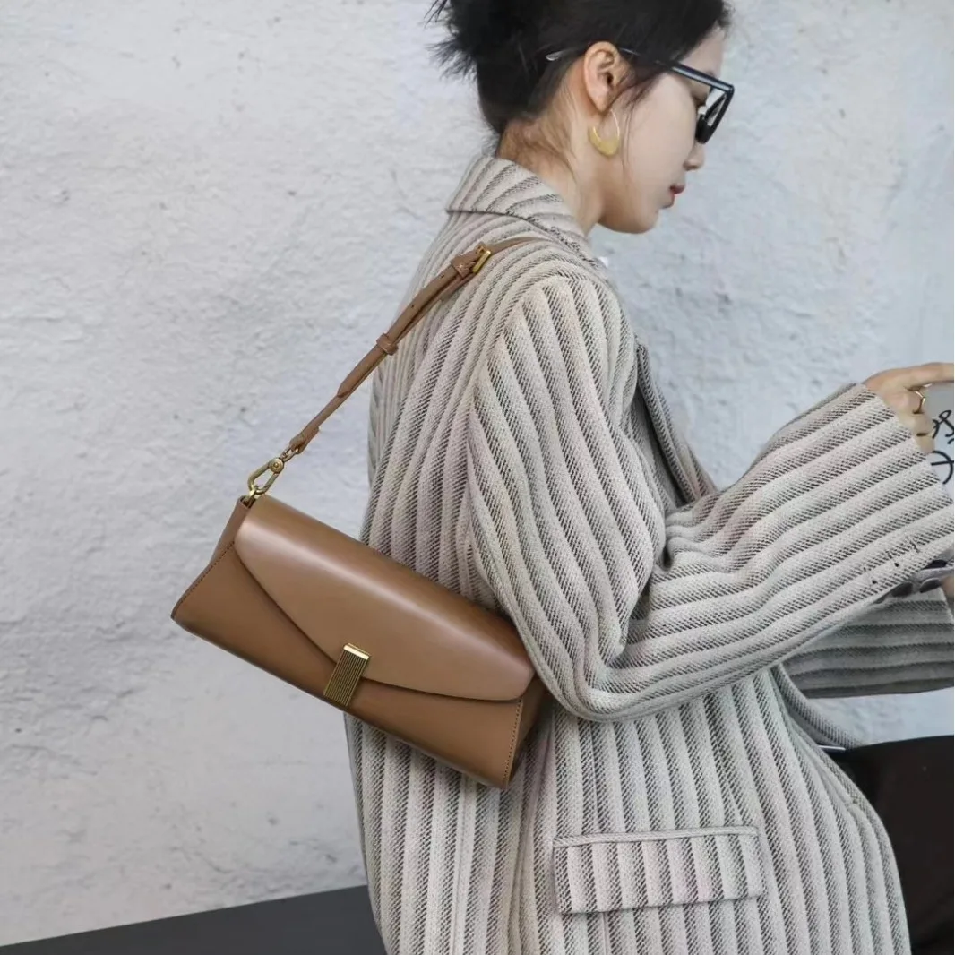 2025 New Women's Genuine Leather Crossbody Bag - Elegant & Versatile for Commuting, Ladies' Trendy Shoulder Purse
2025 New Women's Genuine Leather Crossbody Bag - Elegant & Versatile for Commuting, Ladies' Trendy Shoulder Purse