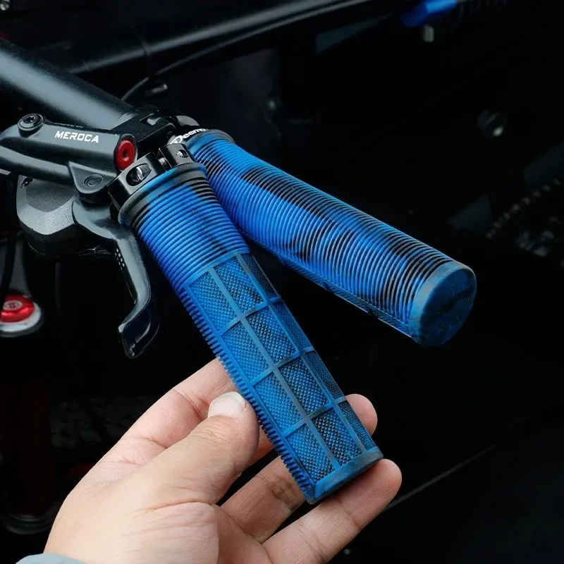 TPR Bicycle Grips Integrated Bicycle Handlebar Grips Aluminum Alloy Lock on Bicycle Handles Non-slip MTB Cuffs Bike Part
TPR Bicycle Grips Integrated Bicycle Handlebar Grips Aluminum Alloy Lock on Bicycle Handles Non-slip MTB Cuffs Bike Part