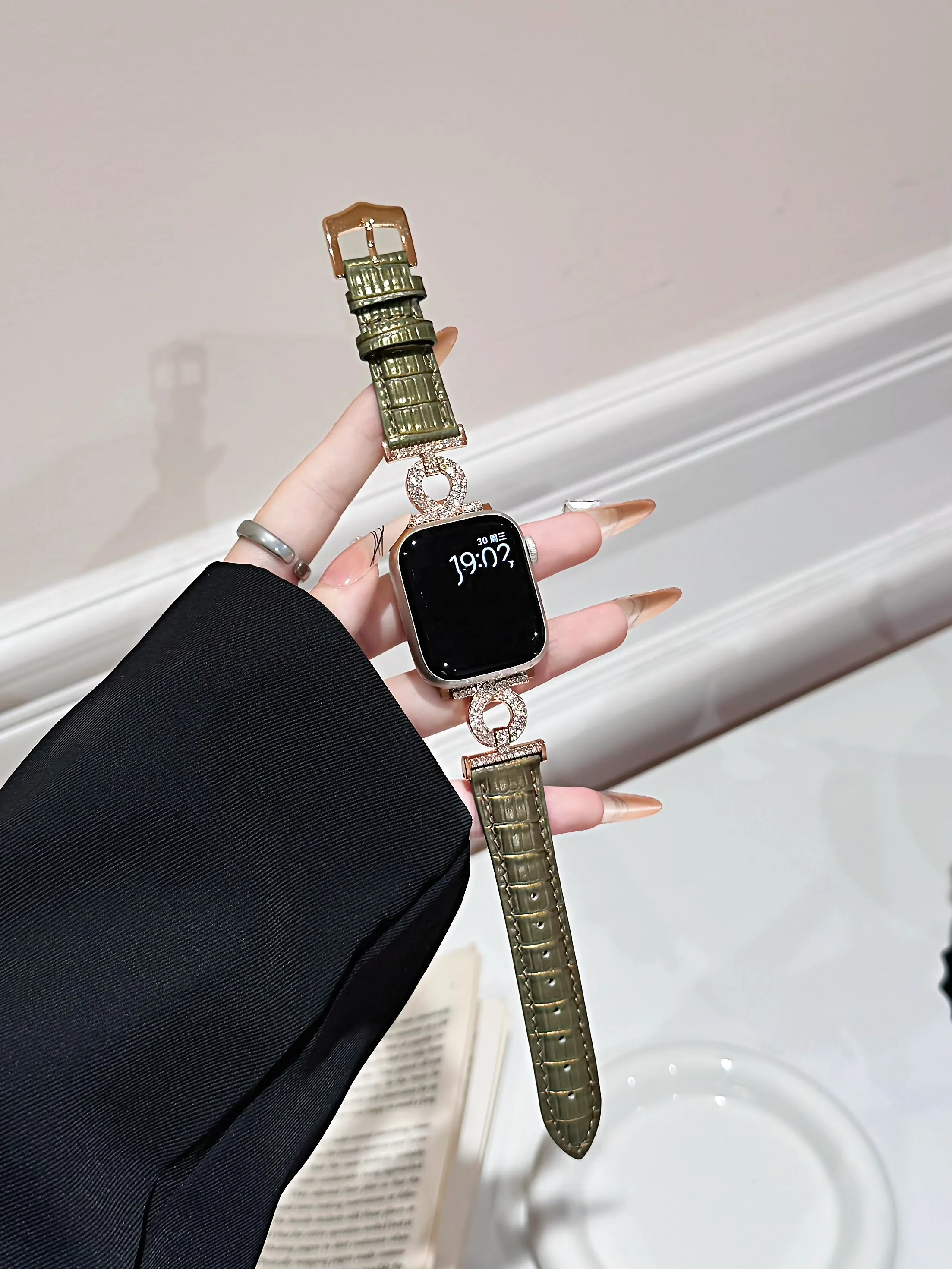 Excellent Leather loop For Apple Watch band women Series Ultra 5/4/3/10/9/8/7/6 41mm 42mm 44mm 45mm 38mm 40mm 46mm 49mm Strap
Excellent Leather loop For Apple Watch band women Series Ultra 5/4/3/10/9/8/7/6 41mm 42mm 44mm 45mm 38mm 40mm 46mm 49mm Strap
