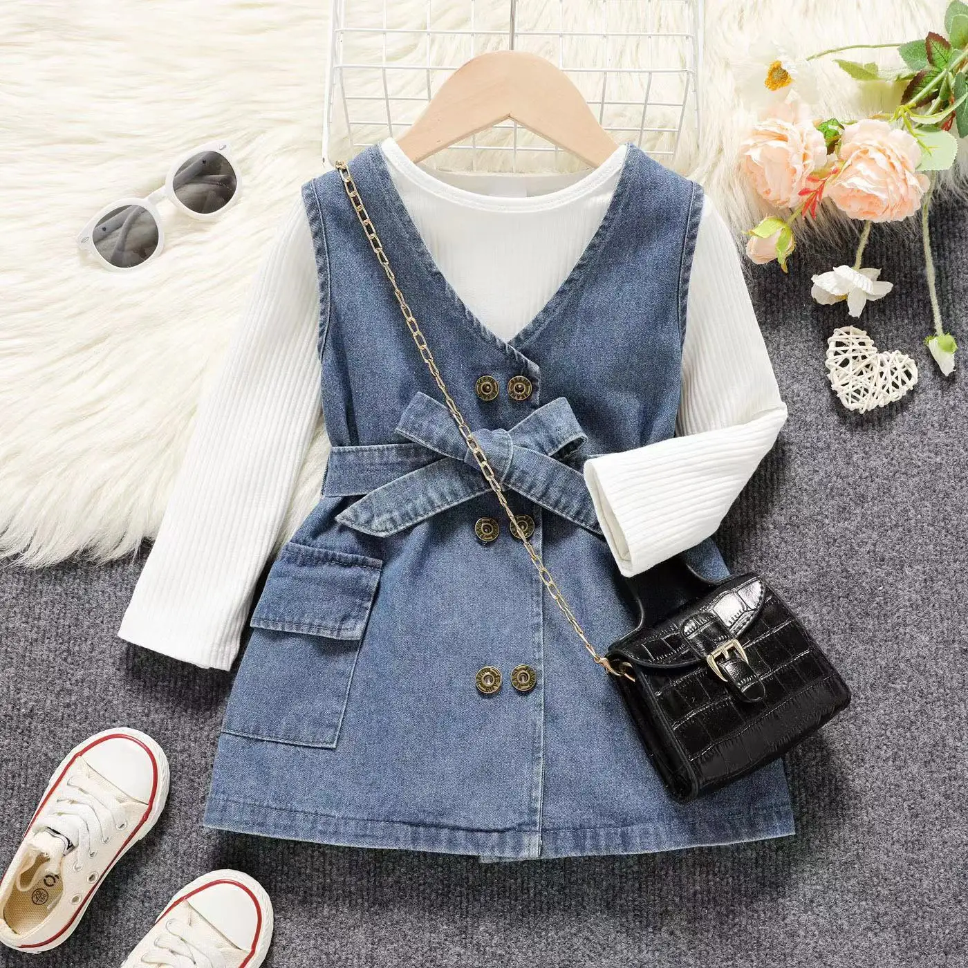 Children and Girls Spring and Autumn Solid Color Pullover Long Sleeve Top Belt Single Breasted Sleeveless Denim Skirt
Children and Girls Spring and Autumn Solid Color Pullover Long Sleeve Top Belt Single Breasted Sleeveless Denim Skirt 