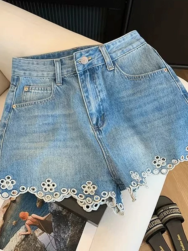 Elegant Embroidered Hollow Flower Wide Leg Denim Shorts Women's High Waist Slimming Summer Jeans plus Size MM Hot Pants
Elegant Embroidered Hollow Flower Wide Leg Denim Shorts Women's High Waist Slimming Summer Jeans plus Size MM Hot Pants