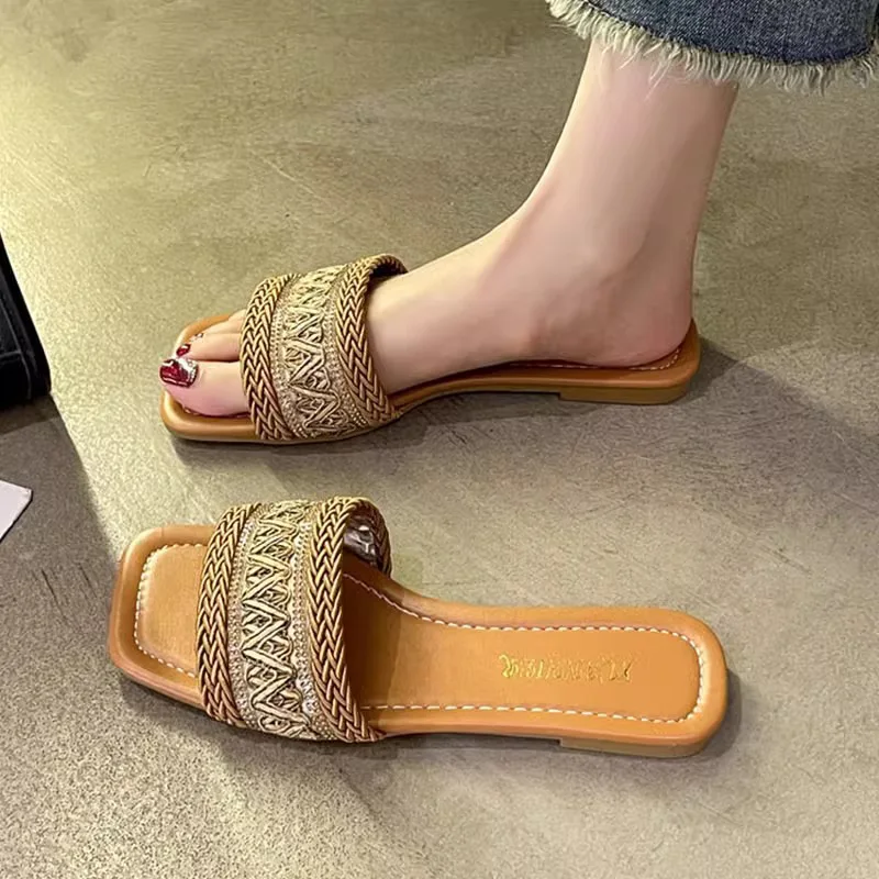 2025 Hot Sale New Women's One-line Flat Slippers Fashion National Style Square Slippers Woven Beach Sandals for Lady 35-42
2025 Hot Sale New Women's One-line Flat Slippers Fashion National Style Square Slippers Woven Beach Sandals for Lady 35-42