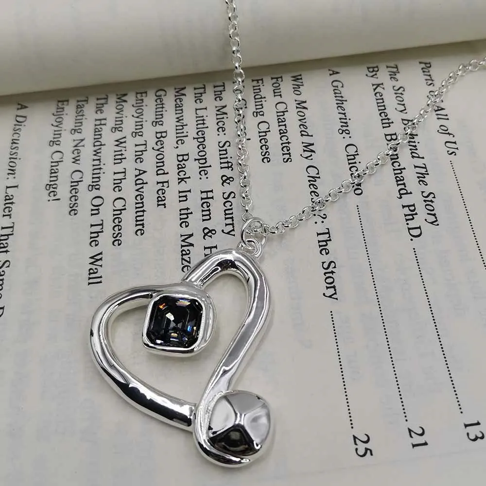 Summer sweet and spicy girl style black crystal heart-shaped collarbone chain women's jewelry accessories give girls date gifts
Summer sweet and spicy girl style black crystal heart-shaped collarbone chain women's jewelry accessories give girls date gifts