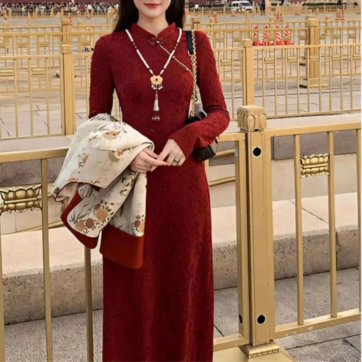 2026 women Vintage long sleeved embroidered velvet waist cinched cheongsam jumpsuit long skirt
2026 women Vintage long sleeved embroidered velvet waist cinched cheongsam jumpsuit long skirt
