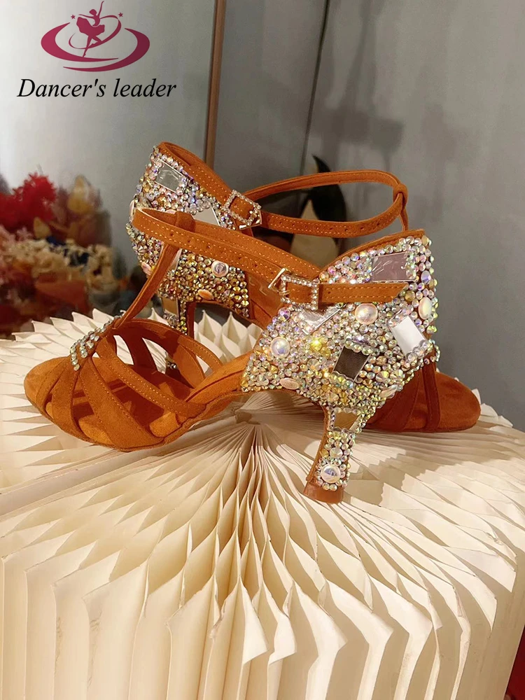 Latin Dance Cha Cha Tango Dance Shoes Diamond New Factory Custom Women's Non-slip Bottom Practice Real Drill With Drill Pull
Latin Dance Cha Cha Tango Dance Shoes Diamond New Factory Custom Women's Non-slip Bottom Practice Real Drill With Drill Pull