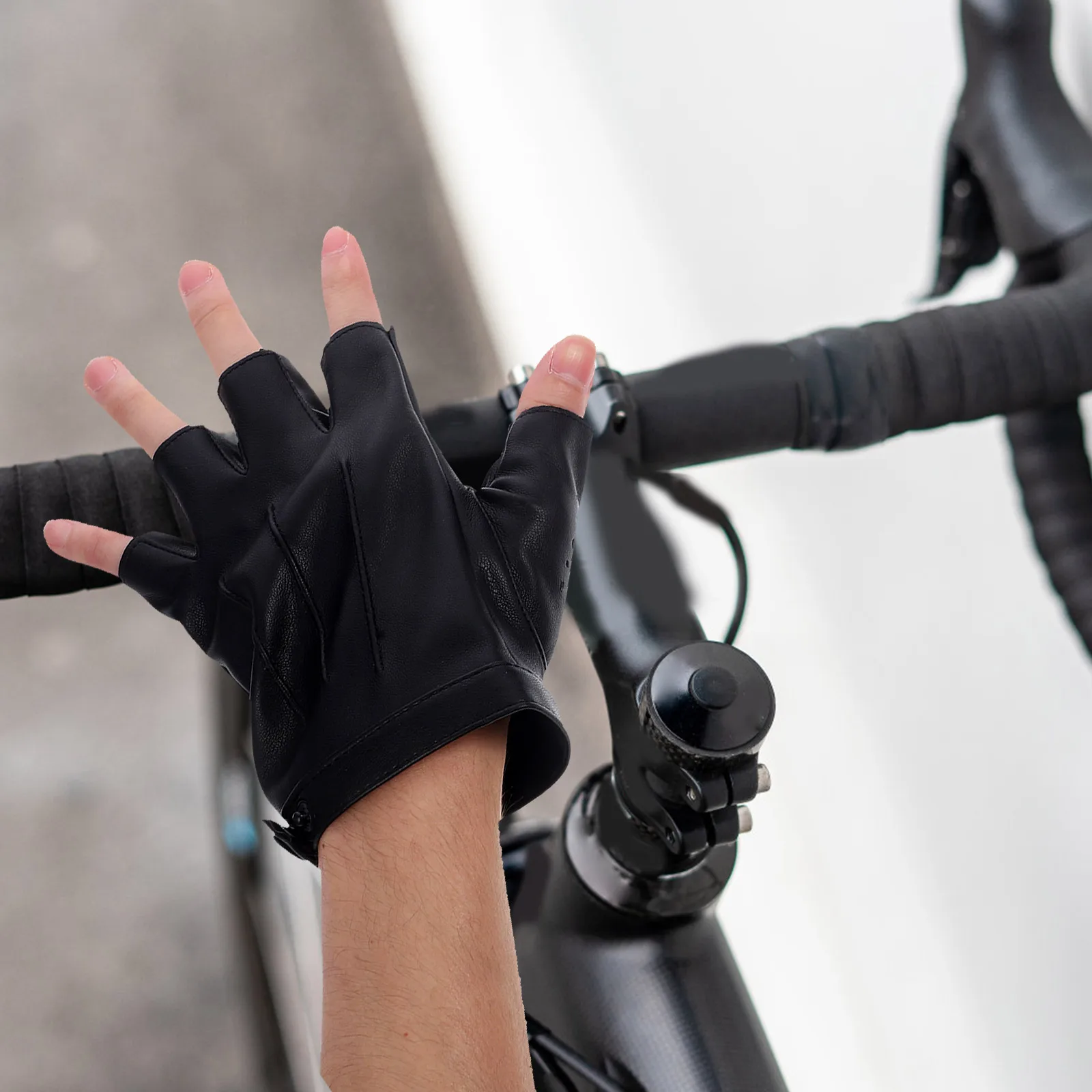 Cycling Gloves Half Finger Wear-resistant Comfortable Fluorescent Trekking Bike Fitness Outdoor Sports Gloves
Cycling Gloves Half Finger Wear-resistant Comfortable Fluorescent Trekking Bike Fitness Outdoor Sports Gloves