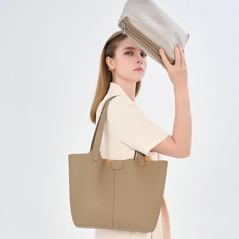 Genuine Cowhide Leather Tote Bag for Women Pebbled Leather Shoulder Bag with Removable Pouch&Silk Scarf Luxury Designer Handbag
Genuine Cowhide Leather Tote Bag for Women Pebbled Leather Shoulder Bag with Removable Pouch&Silk Scarf Luxury Designer Handbag