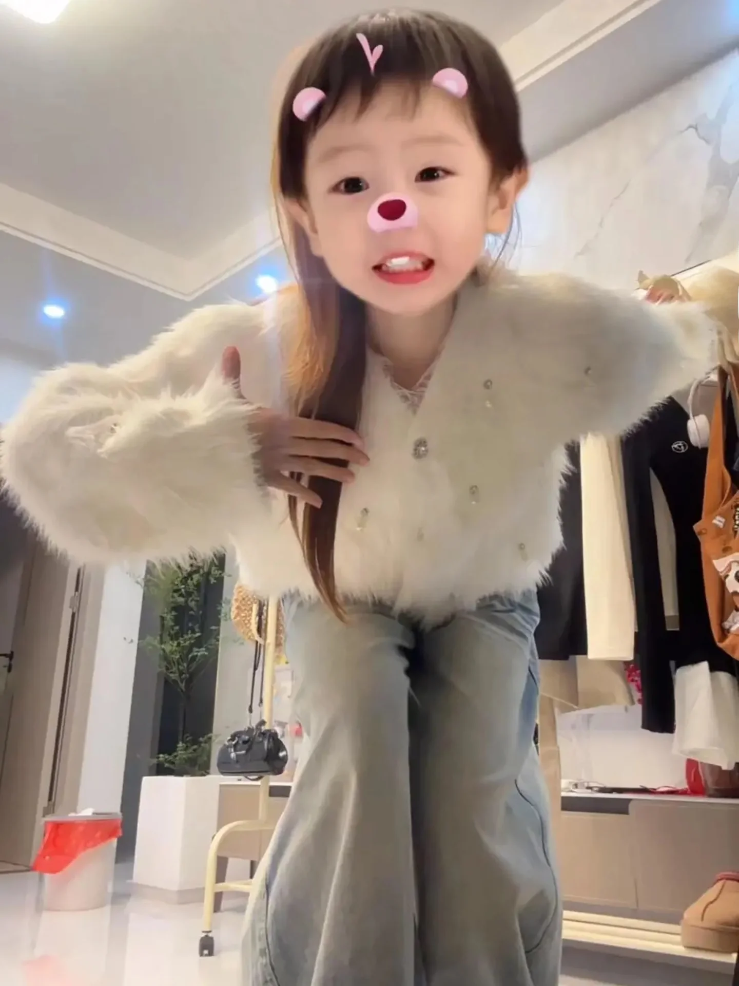 Ele вязаный свитер женский свободный модный мягкий бисер осень-зима новый длинный свек с v-образным вырезом цветное пальто на пуговицах
Ele вязаный свитер женский свободный модный мягкий бисер осень-зима новый длинный свек с v-образным вырезом цветное пальто на пуговицах