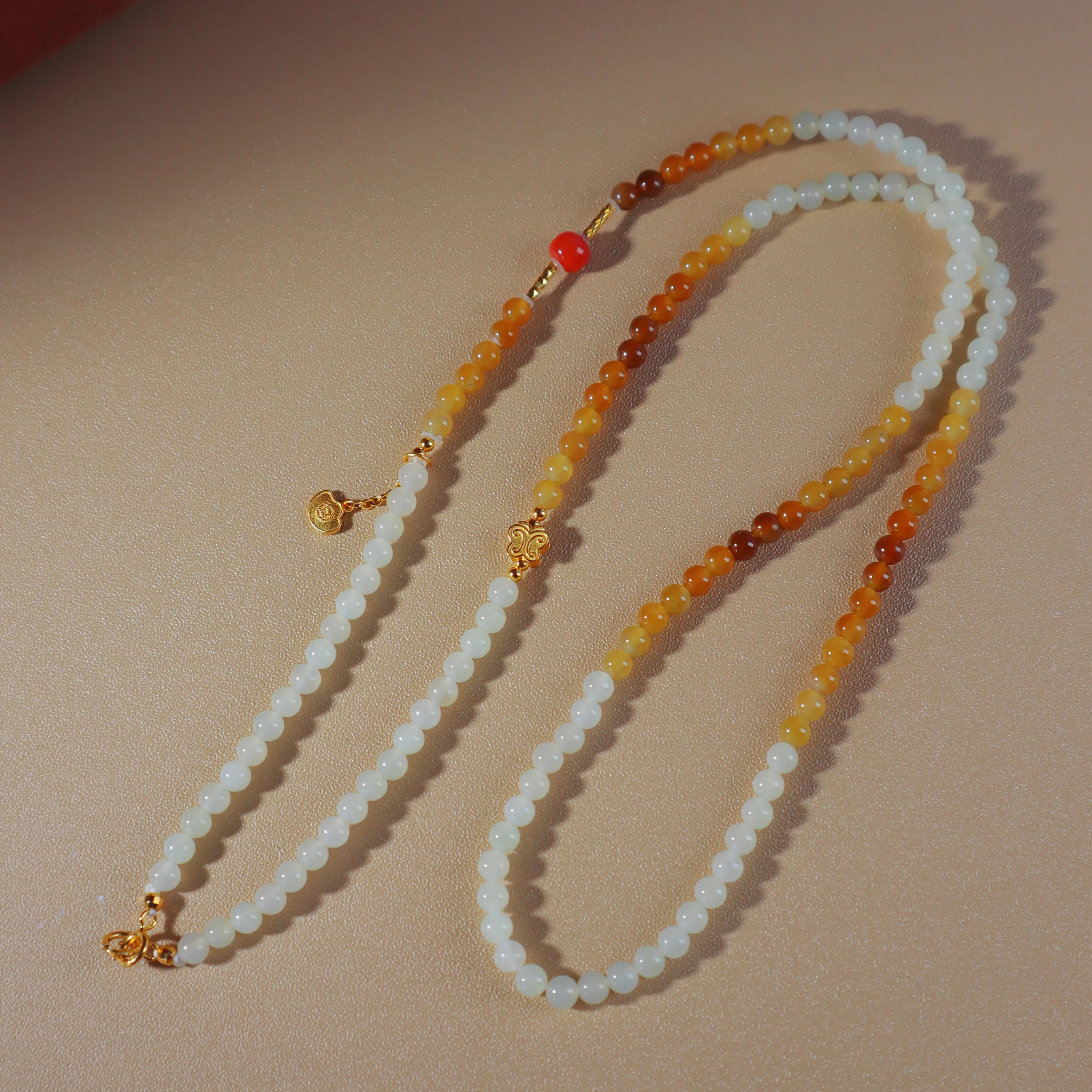 Natural Hetian Jade Gradient Necklace, 4mm Caramel to White Round Beads, S925 Silver Multi-Use Pendant Clasp Chain
Natural Hetian Jade Gradient Necklace, 4mm Caramel to White Round Beads, S925 Silver Multi-Use Pendant Clasp Chain