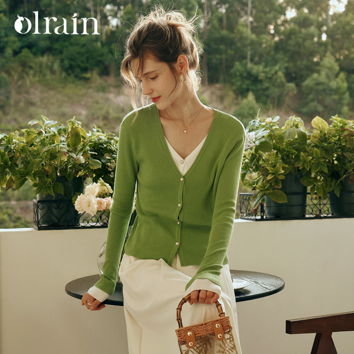 OLrain Women's Green Knit Cardigan 2025 Autumn New Lightweight Mock Two Piece Double V-Neck Lounge Top O23QZ82813
OLrain Women's Green Knit Cardigan 2025 Autumn New Lightweight Mock Two Piece Double V-Neck Lounge Top O23QZ82813