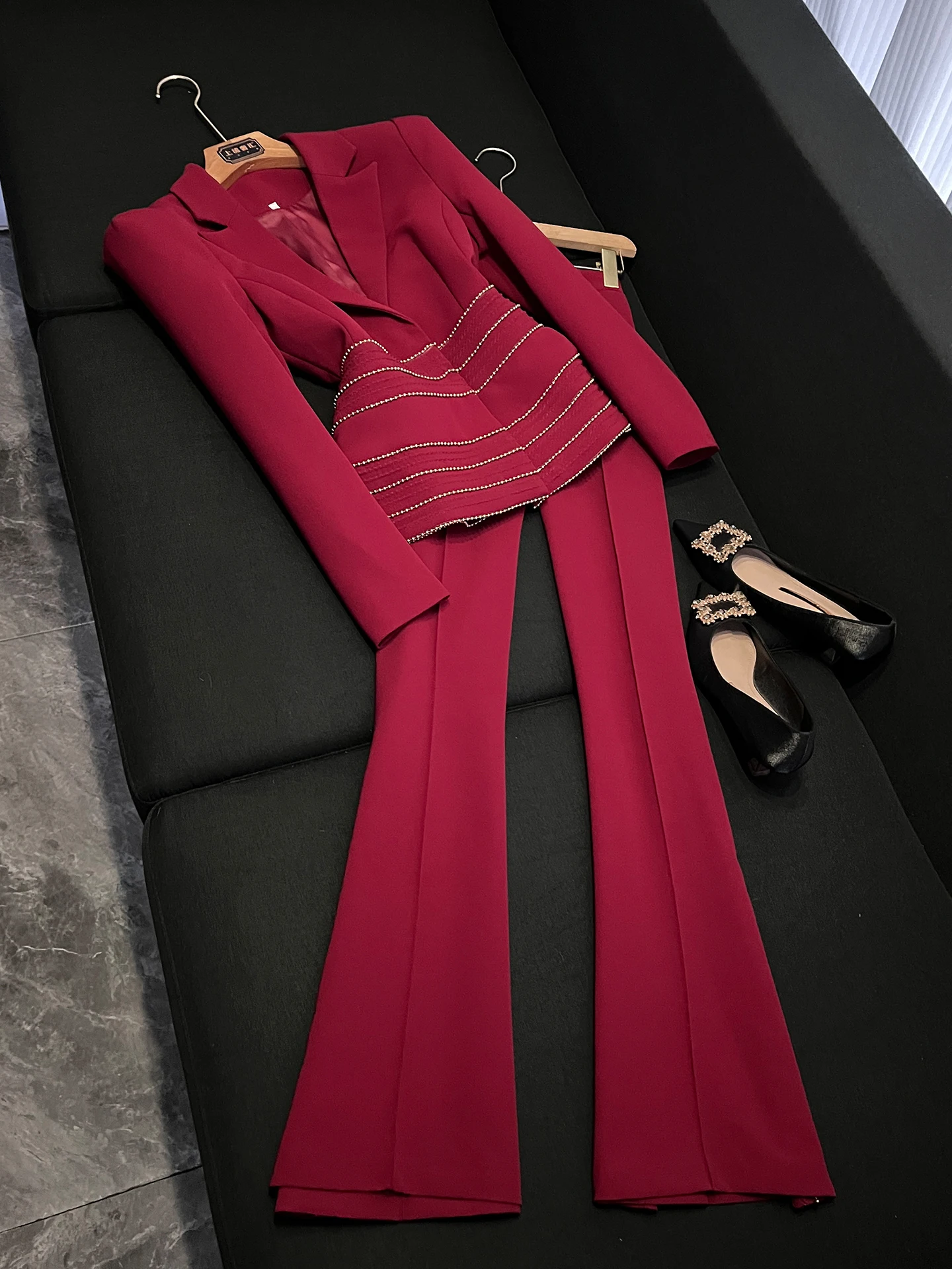 Slim Fit Suit Set 2026 Summer Women's Professional High Waist Cigarette Pants Two Piece Set Elegant Business Casual Wear
Slim Fit Suit Set 2026 Summer Women's Professional High Waist Cigarette Pants Two Piece Set Elegant Business Casual Wear