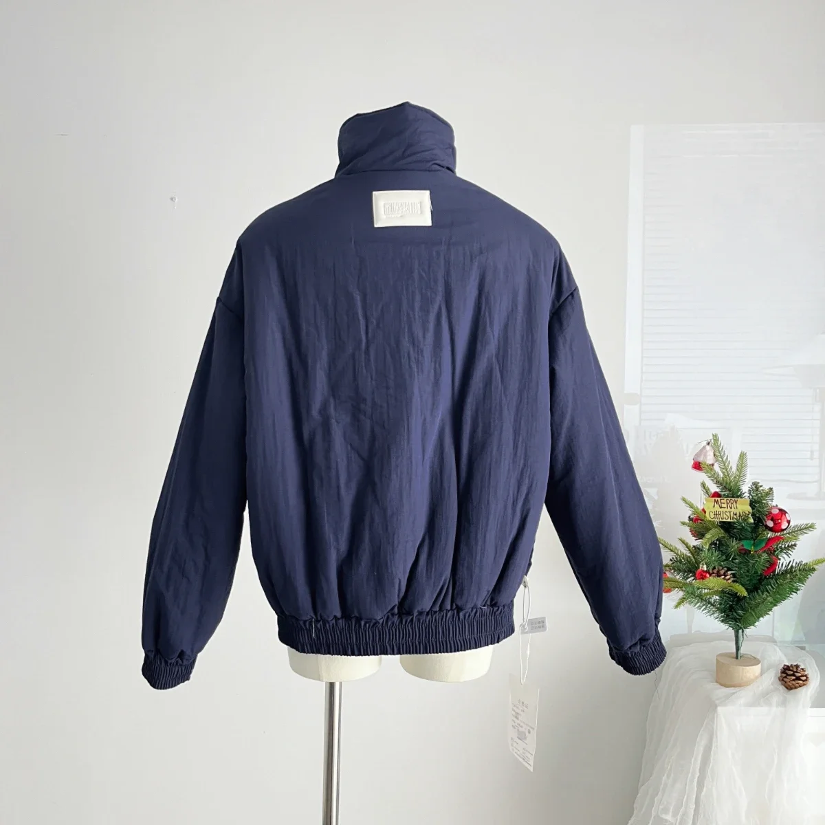 2024 New Winter High-end Advanced Designed Warm Contrast Embroidered Reversible Drop Sleeves Stand Collar Cotton Women's Jacket
2024 New Winter High-end Advanced Designed Warm Contrast Embroidered Reversible Drop Sleeves Stand Collar Cotton Women's Jacket