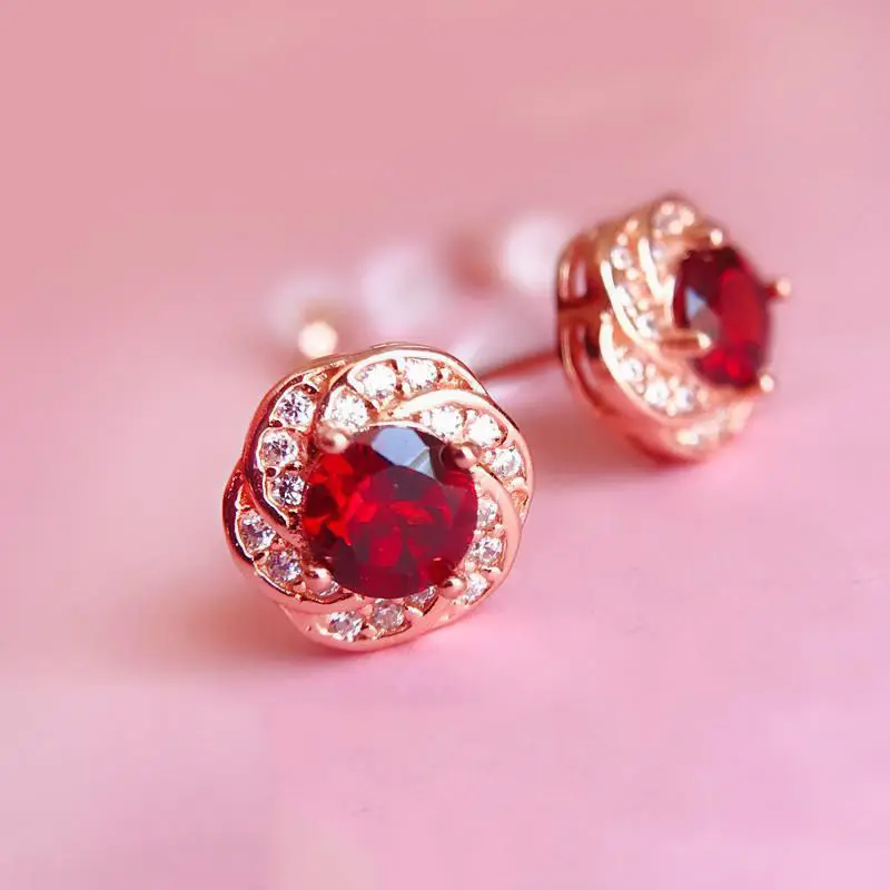 Original design light luxury red garnet earrings sparkling rose gold charm small exquisite ladies brand silver jewelry
Original design light luxury red garnet earrings sparkling rose gold charm small exquisite ladies brand silver jewelry