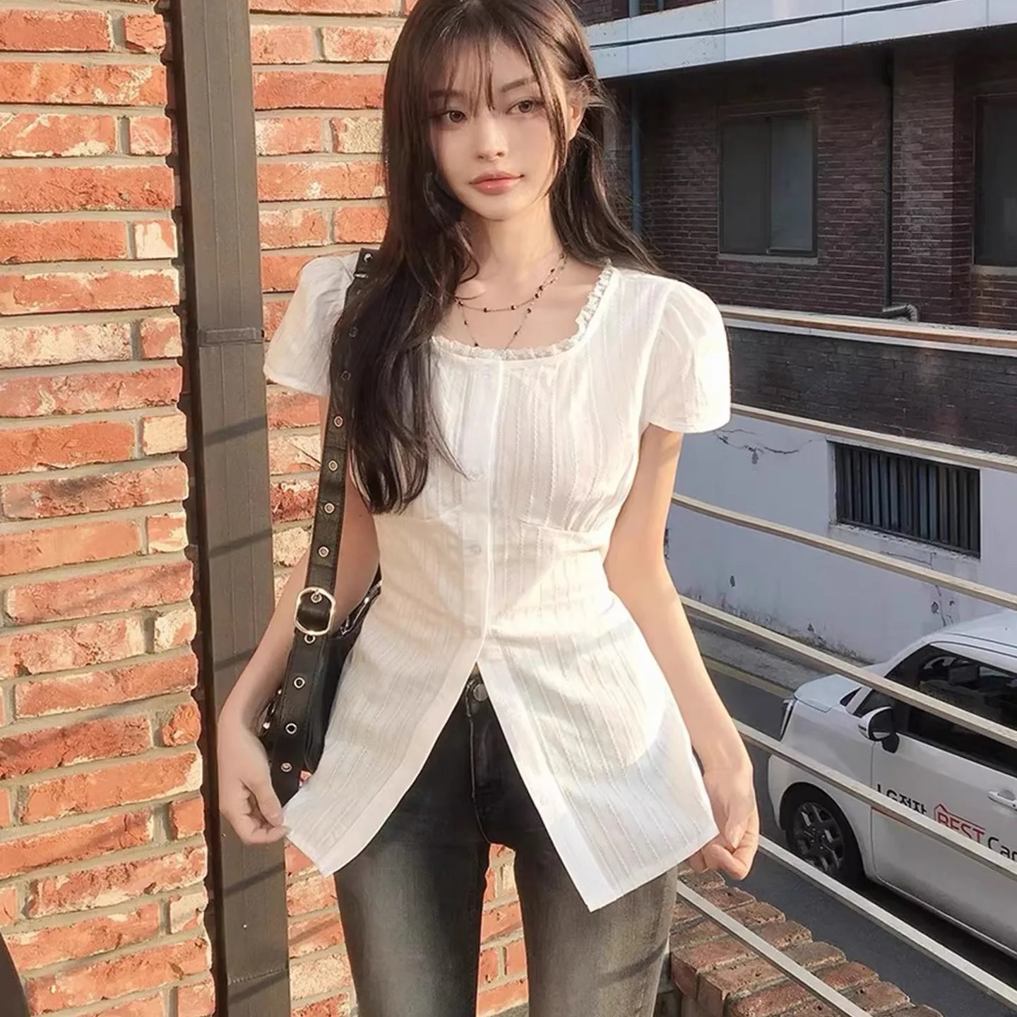 Korean Style Chic Summer New Fashionable Versatile Square Collar Shirt Women's Belted Waist Inward Small Shirt Top
Korean Style Chic Summer New Fashionable Versatile Square Collar Shirt Women's Belted Waist Inward Small Shirt Top