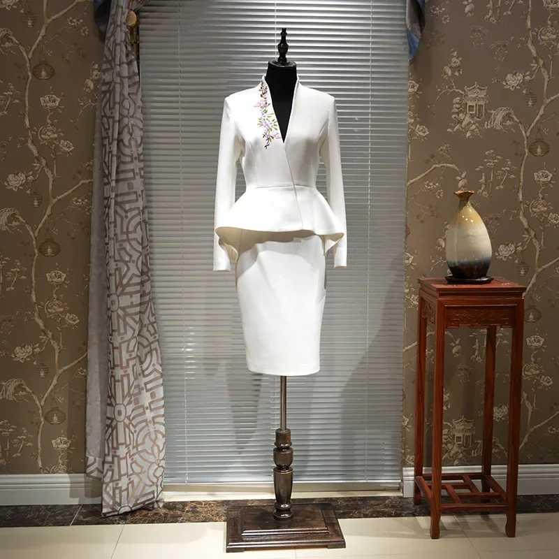 New Professional Skirt Suits Uniform Embroidered Two-piece Set Blazer & Suits High End Luxury Office Lady Clothes white color
New Professional Skirt Suits Uniform Embroidered Two-piece Set Blazer & Suits High End Luxury Office Lady Clothes white color