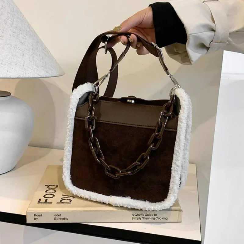Classic Paris Designer Handbag For Women Luxury Crossbody Large Capacity Elegant Leather Diaper Bag Minimalist Commuter Tote
Classic Paris Designer Handbag For Women Luxury Crossbody Large Capacity Elegant Leather Diaper Bag Minimalist Commuter Tote