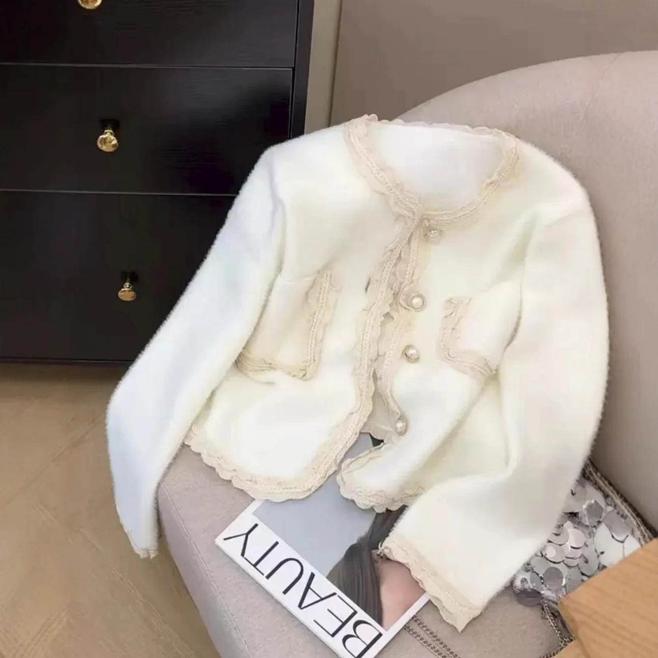 Tweed Jacket Black Womens Fall Illusion Two-Pieces Pleated Flare Chiffon Mesh Patchwork Zippered Lining Button-Down Fashionable
Tweed Jacket Black Womens Fall Illusion Two-Pieces Pleated Flare Chiffon Mesh Patchwork Zippered Lining Button-Down Fashionable