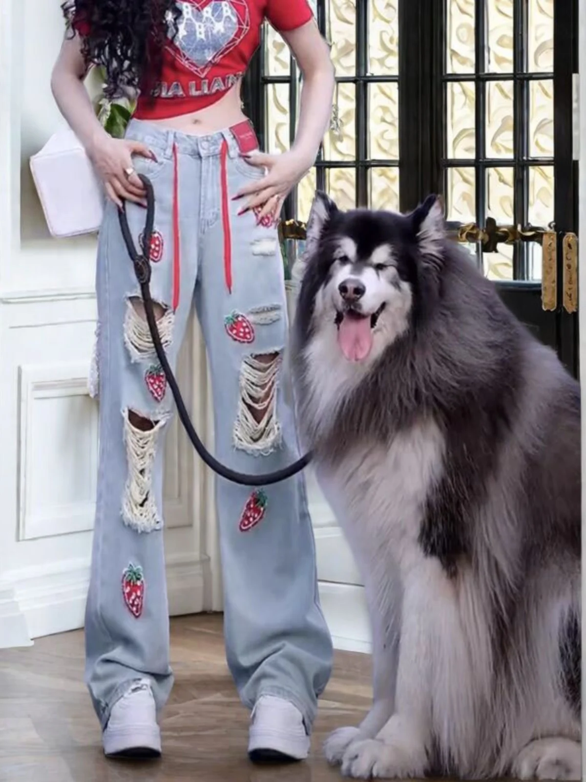 High Waist Denim Jeans Women's 2026 New Diamond Strawberry Pattern Drawstring Slimming Design Wide Leg Pants Long Trousers
High Waist Denim Jeans Women's 2026 New Diamond Strawberry Pattern Drawstring Slimming Design Wide Leg Pants Long Trousers