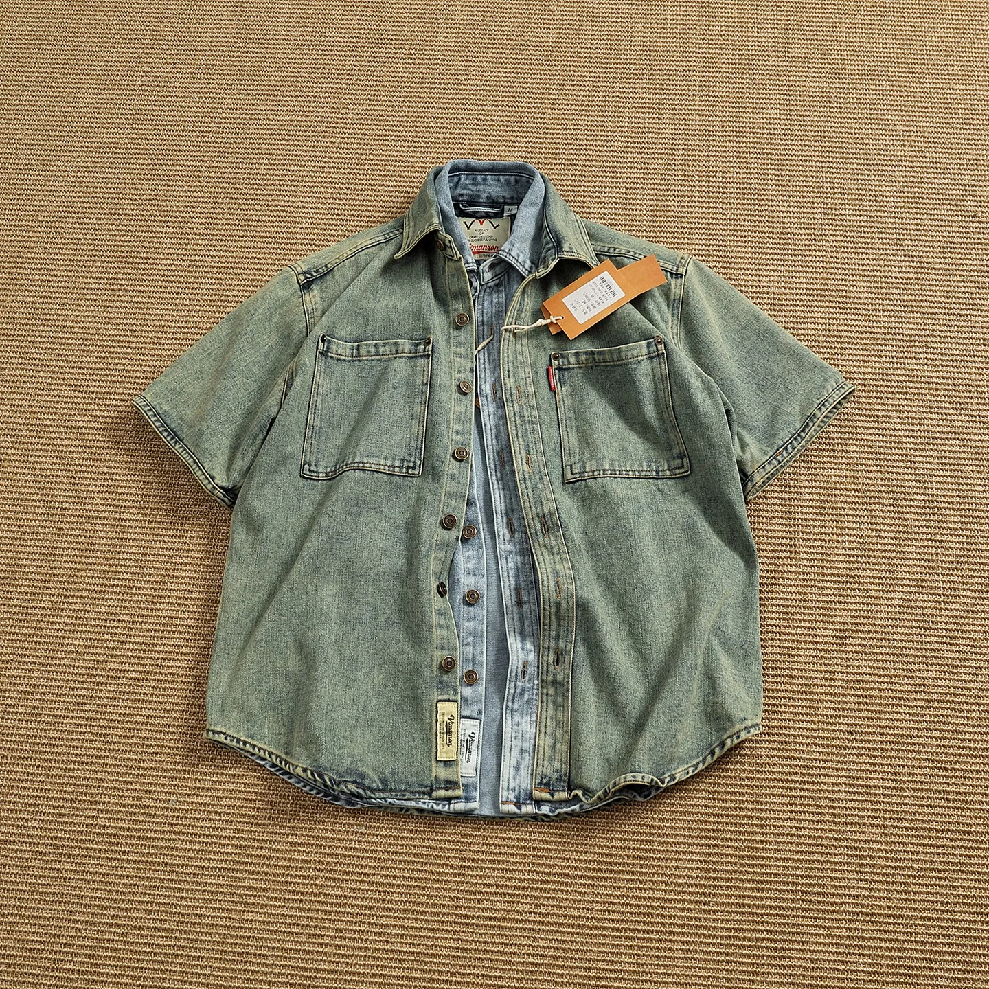 Heavy washed distressed denim short-sleeved shirt men's loose retro workwear casual shirt
Heavy washed distressed denim short-sleeved shirt men's loose retro workwear casual shirt