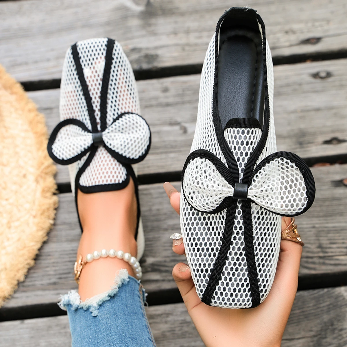 Fashion Hollow Mesh Women's Shoes with Bow, New Summer Style, Single-strap Flat Fishing Shoes, Ultra-light
Fashion Hollow Mesh Women's Shoes with Bow, New Summer Style, Single-strap Flat Fishing Shoes, Ultra-light