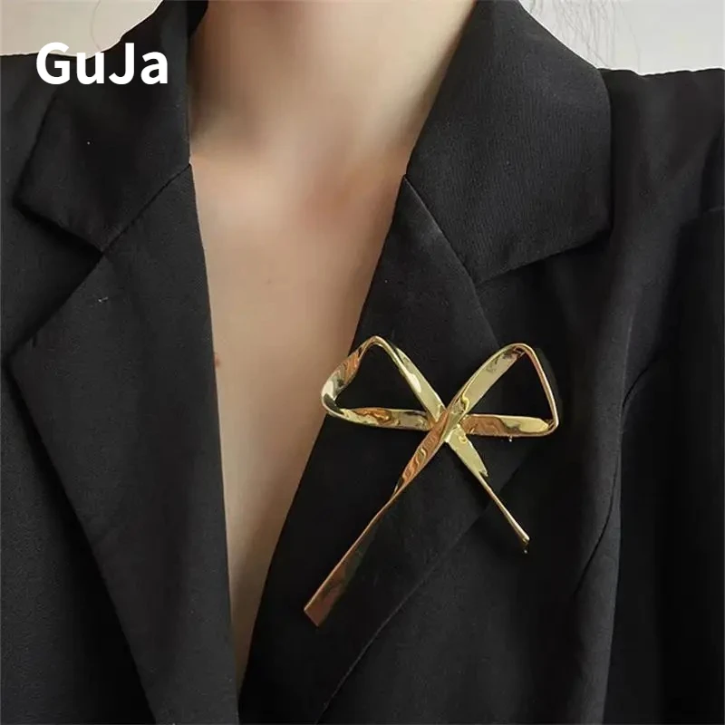 Modern Jewelry Elegant Temperament Metal Bowknot Brooches For Women Party Gifts Simply Design Accessories 2025 Trend New
Modern Jewelry Elegant Temperament Metal Bowknot Brooches For Women Party Gifts Simply Design Accessories 2025 Trend New