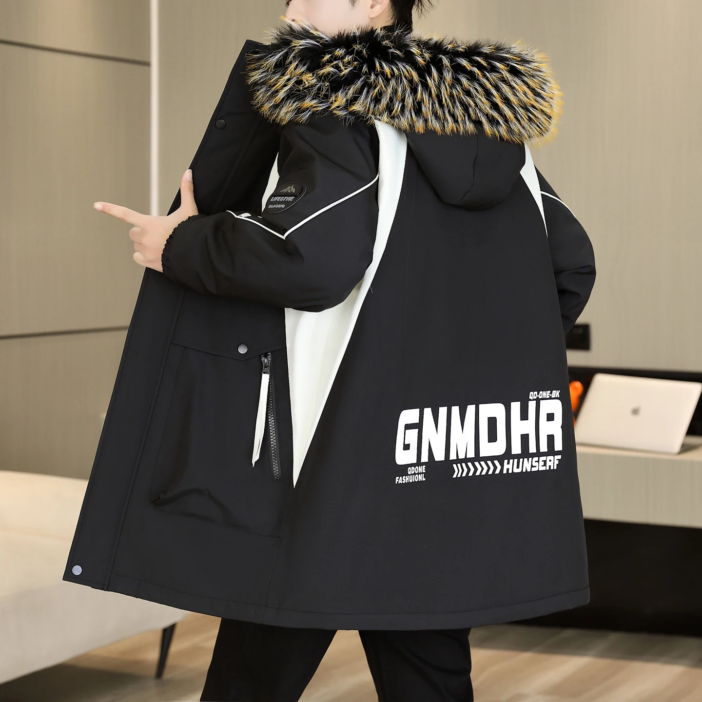 Trendy Men's Mid-Length Thiened Warm Cotton Jaet Coat with Fur Collar Casual Faionable Winter Cold-proof Outerwear
Trendy Men's Mid-Length Thiened Warm Cotton Jaet Coat with Fur Collar Casual Faionable Winter Cold-proof Outerwear