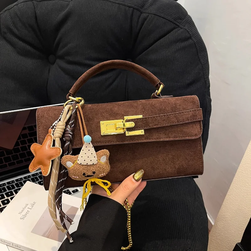 Suede Chain Crossbody Bag Women Classic Square Bag With Gold Buckle Design Shoulder Bag Brand Contrast Color Versatile Handbag
Suede Chain Crossbody Bag Women Classic Square Bag With Gold Buckle Design Shoulder Bag Brand Contrast Color Versatile Handbag
