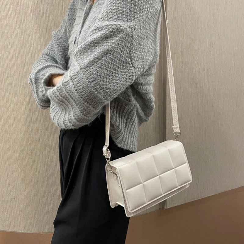 Fashion Square Quilted Flap Crossbody Bag with Adjustable Strap Minimalist Handbag Shoulder Bag for Women Daily Work Commute Use
Fashion Square Quilted Flap Crossbody Bag with Adjustable Strap Minimalist Handbag Shoulder Bag for Women Daily Work Commute Use
