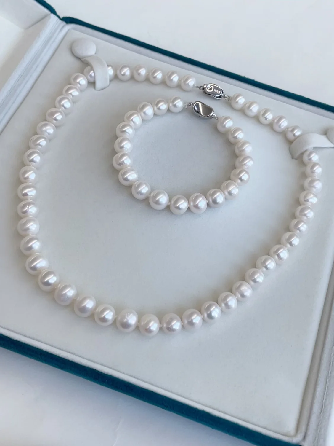 Natural Pearl AAAA8-9mm Japanese Round White Pearl Necklace 18inch+Bracelet 7.5-8inch 925s set
Natural Pearl AAAA8-9mm Japanese Round White Pearl Necklace 18inch+Bracelet 7.5-8inch 925s set