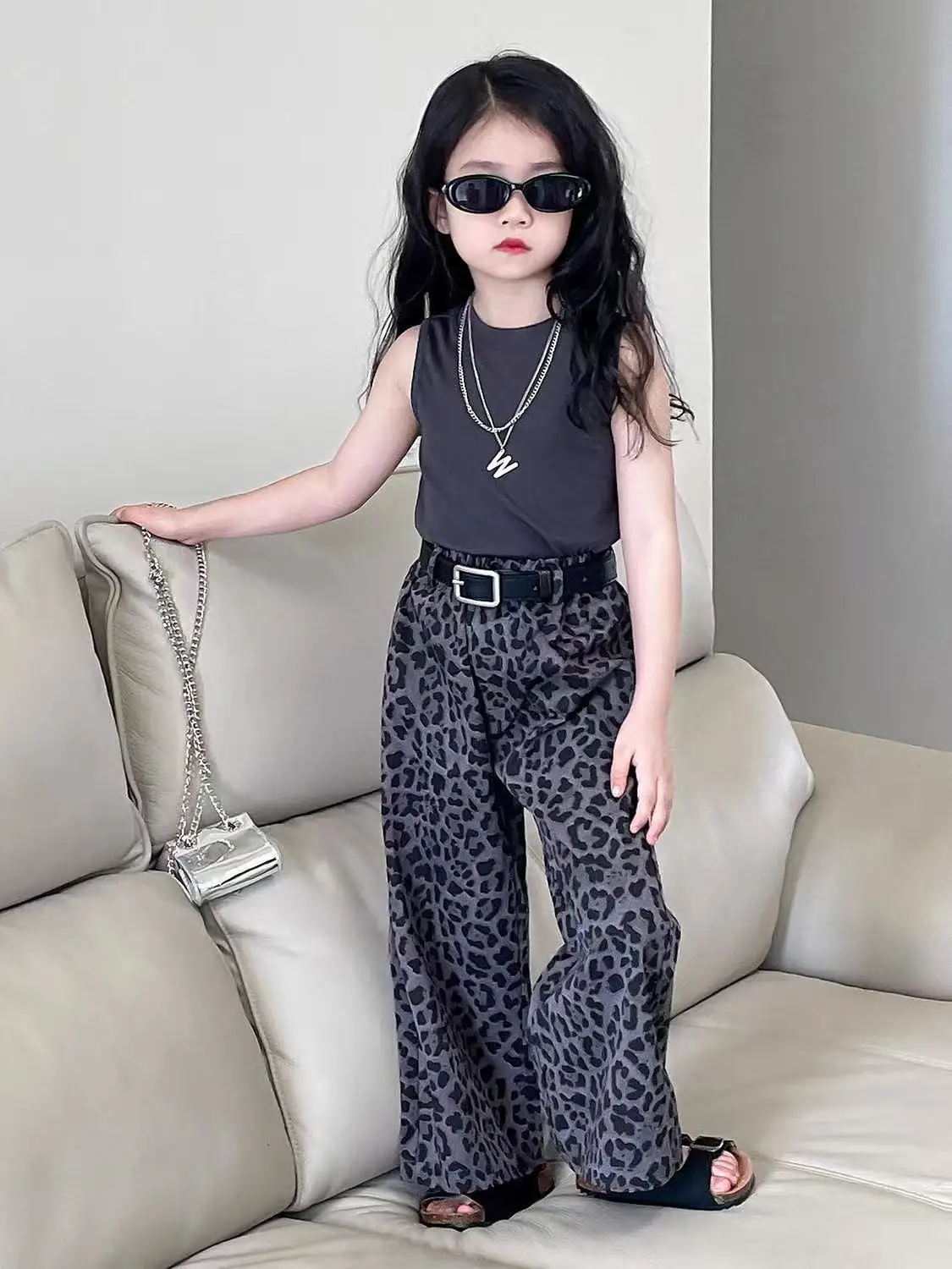 Girls' Clothing Set Summer 2025 New Style Children's Dark Grey Thin Tank Top+Leopard Pattern Straight Leg Pants 2-piece Set 2-7Y
Girls' Clothing Set Summer 2025 New Style Children's Dark Grey Thin Tank Top+Leopard Pattern Straight Leg Pants 2-piece Set 2-7Y