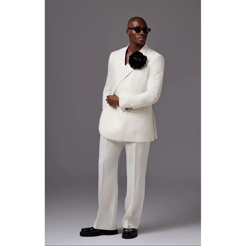 White Stripes Men Suits High-end Stylish Suit Casual Business Banquet Wedding GroomTuxedo 2 Piece Blazer Set
White Stripes Men Suits High-end Stylish Suit Casual Business Banquet Wedding GroomTuxedo 2 Piece Blazer Set