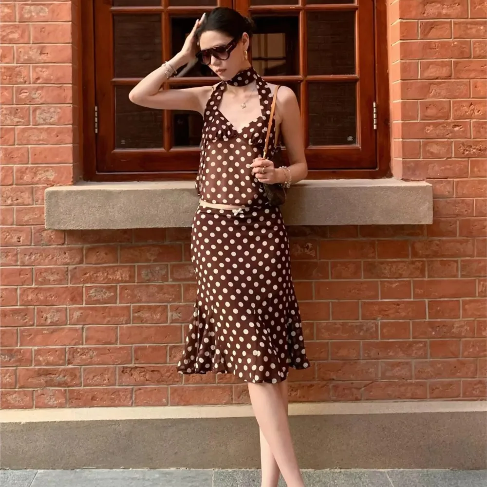 Women's Polka Dot Halter Vest Top And Fish Tail Skirt Set Summer Sexy V-Neck Chic Beach Holiday Outfit for Ladies
Women's Polka Dot Halter Vest Top And Fish Tail Skirt Set Summer Sexy V-Neck Chic Beach Holiday Outfit for Ladies