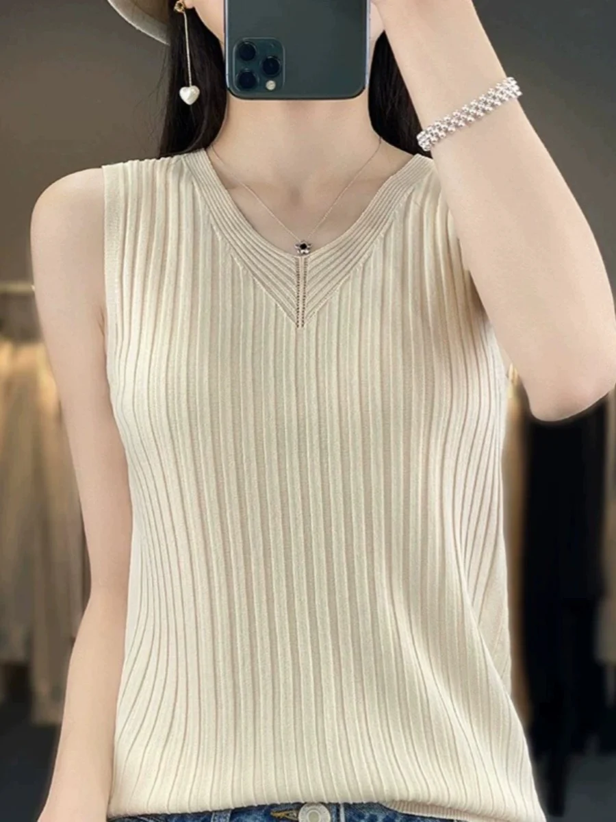 Women Fashionable Vests Women Top V-neck Solid Pullover 2025 Summer New Ice Silk Knitted Female Sleeveless Casual Thin Tops D327
Women Fashionable Vests Women Top V-neck Solid Pullover 2025 Summer New Ice Silk Knitted Female Sleeveless Casual Thin Tops D327