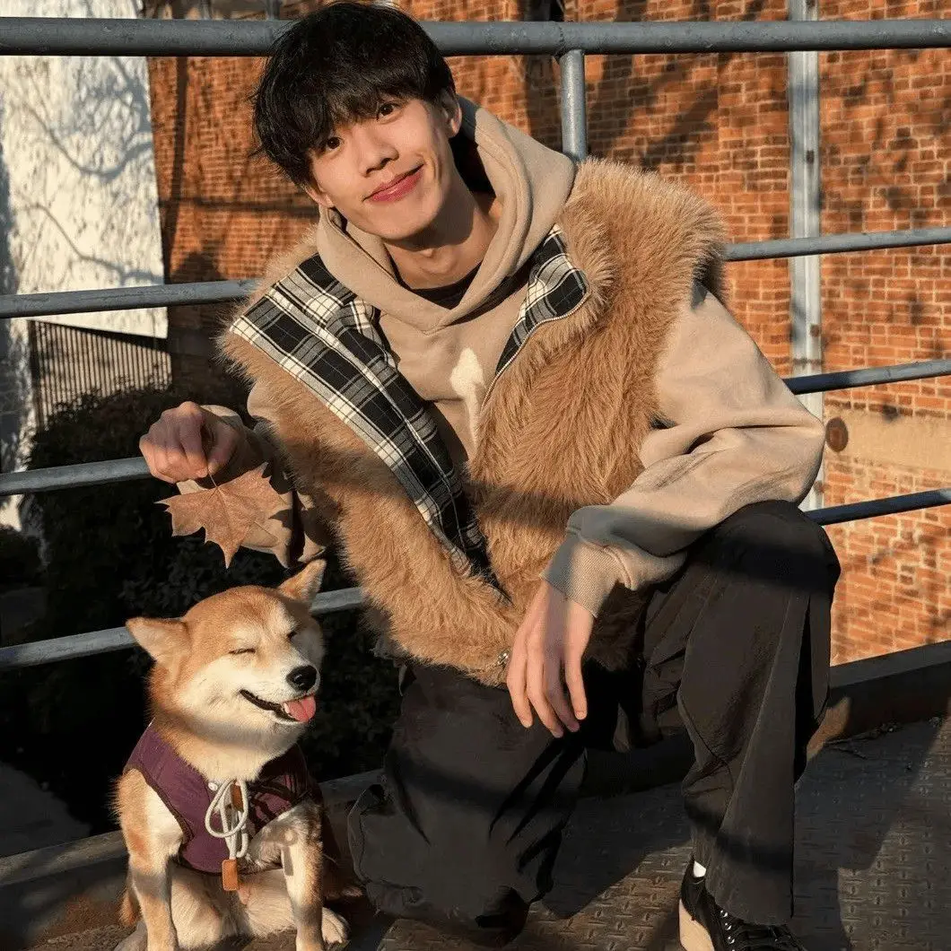 2026 New American Double-Sided Plush Vest Fashion Versatile Plaid Style Warm Cool Faux Fur Jacket
2026 New American Double-Sided Plush Vest Fashion Versatile Plaid Style Warm Cool Faux Fur Jacket