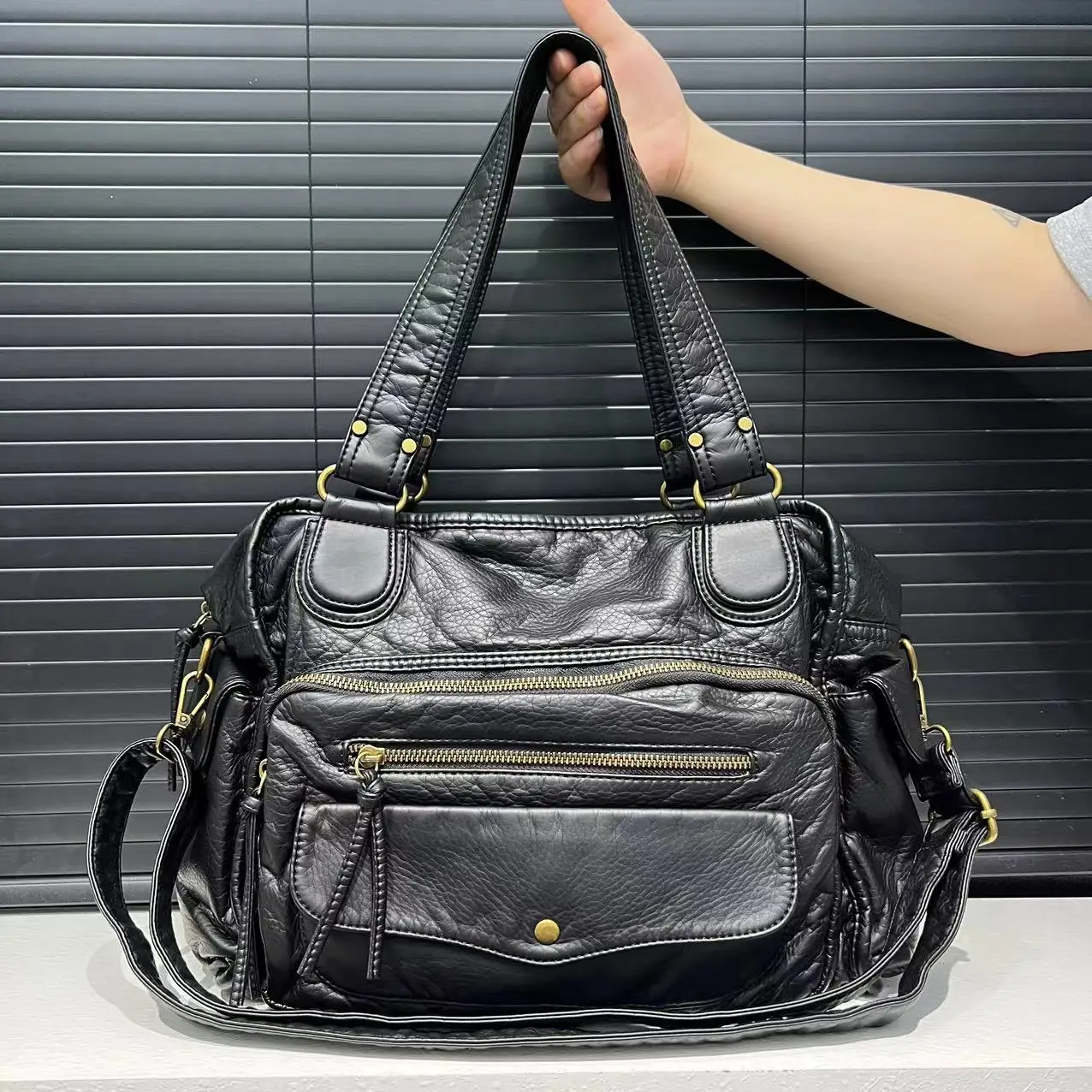 Women's Fashion Y2K Washed Distressed Motorcycle Bag Hot Girl Large Capacity Multi-Pocket Shoulder Bag
Women's Fashion Y2K Washed Distressed Motorcycle Bag Hot Girl Large Capacity Multi-Pocket Shoulder Bag