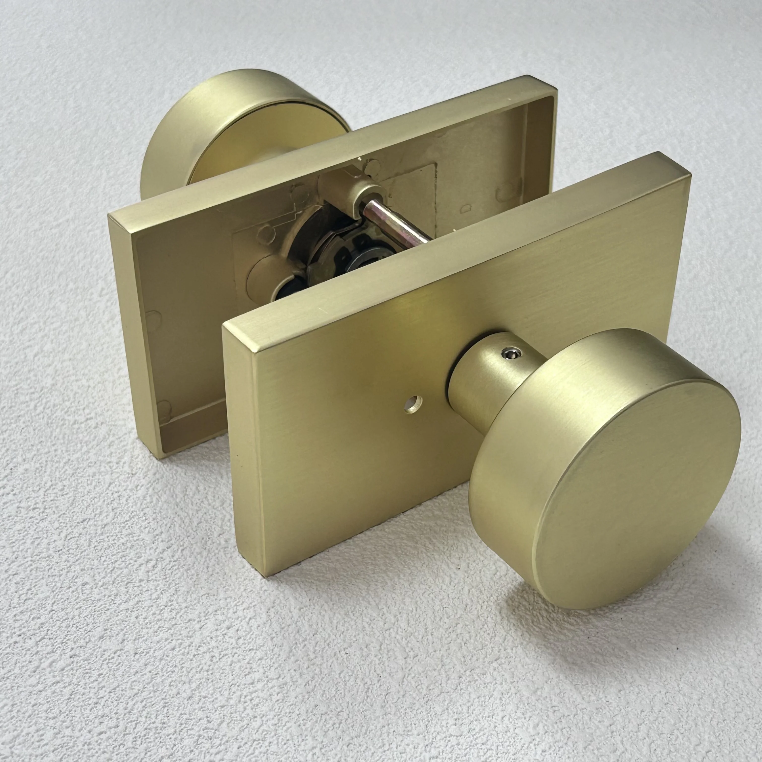 Brushed gold simple round wooden door handle, practical glass door, stainless steel door, iron door, wooden door handle
Brushed gold simple round wooden door handle, practical glass door, stainless steel door, iron door, wooden door handle