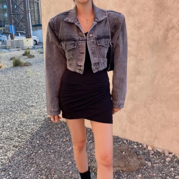 Retro Washed Denim Jacket Women's Casual Style Double Pocket Turn-down Collar Vintage Cool Summer New Fashion Outerwear
Retro Washed Denim Jacket Women's Casual Style Double Pocket Turn-down Collar Vintage Cool Summer New Fashion Outerwear