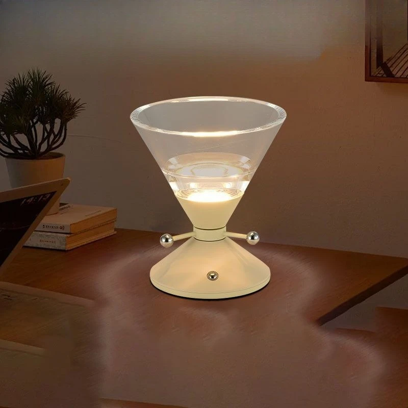Креативная высококачественная настольная лампа с бокалом для вина, современная и простая портативная лампа для защиты глаз, ночник для чтения, прикроватный атмосферный светильник
Креативная высококачественная настольная лампа с бокалом для вина, современная и простая портативная лампа для защиты глаз, ночник для чтения, прикроватный атмосферный светильник