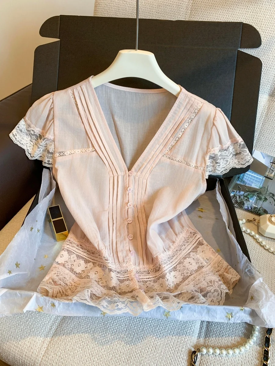 Sweet Stylish V-neck Lace Splice Short-sleeved Shirt Women Summer Design Slimming Open Cardigan Top Korean Style Commute Wind
Sweet Stylish V-neck Lace Splice Short-sleeved Shirt Women Summer Design Slimming Open Cardigan Top Korean Style Commute Wind