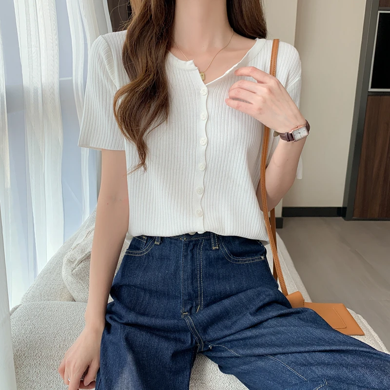 2026 Summer Fashionable V-Neck Short Sleeve Ice Silk Knitted Open Cardigan Slim Fit Women's Top Commute Style Knitwear
2026 Summer Fashionable V-Neck Short Sleeve Ice Silk Knitted Open Cardigan Slim Fit Women's Top Commute Style Knitwear