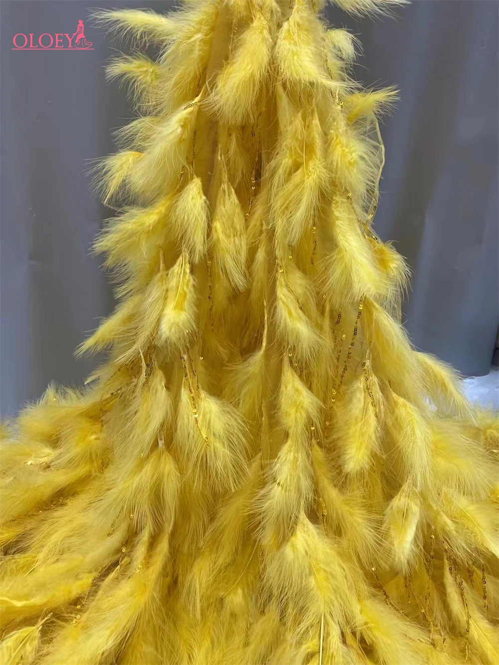 High -End Luxury Catwalk Feather Embroidery Handmade Beaded Lace Fabric African With Sequin Fabric For Wedding Dress
High -End Luxury Catwalk Feather Embroidery Handmade Beaded Lace Fabric African With Sequin Fabric For Wedding Dress