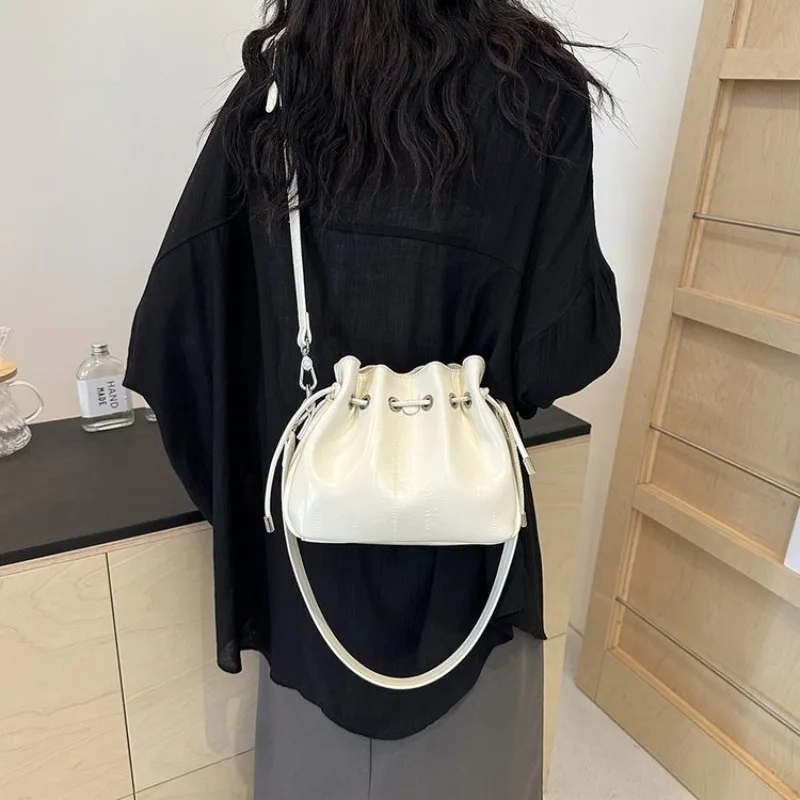 Minimalist Commuter Diaper Bag Ladies Fashionable Leather Shoulder Bag Crossbody Tote Purse High End Unique Leisure Vintage
Minimalist Commuter Diaper Bag Ladies Fashionable Leather Shoulder Bag Crossbody Tote Purse High End Unique Leisure Vintage