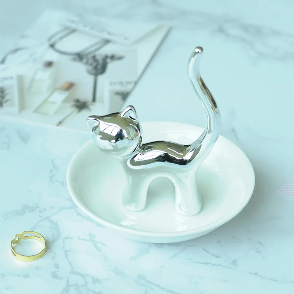 Изысканный керамический держатель для колец с котом, золото, серебро, ювелирные изделия, подставка для ювелирных изделий, поднос для хранения ювелирных изделий, декор комнаты, миниатюрный
Изысканный керамический держатель для колец с котом, золото, серебро, ювелирные изделия, подставка для ювелирных изделий, поднос для хранения ювелирных изделий, декор комнаты, миниатюрный
