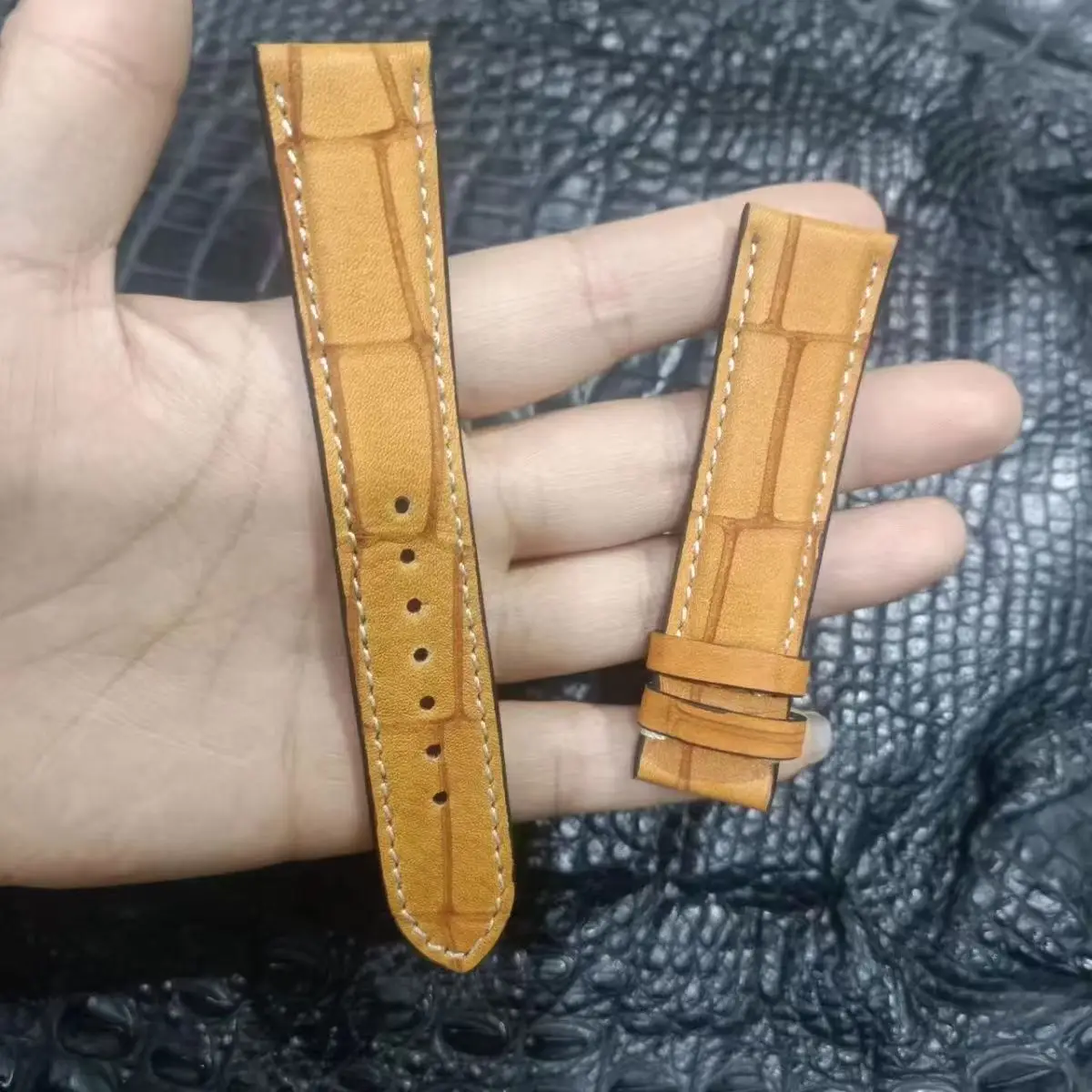 2025 Genuine leather men's watch strap, crocodile embossed double-sided cowhide strap, fashionable and personalized wristband
2025 Genuine leather men's watch strap, crocodile embossed double-sided cowhide strap, fashionable and personalized wristband